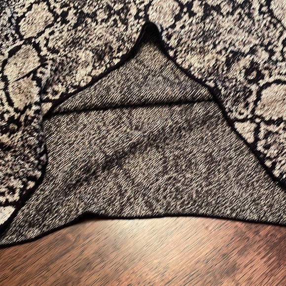 INC snake print long sleeve top - Picture 16 of 16